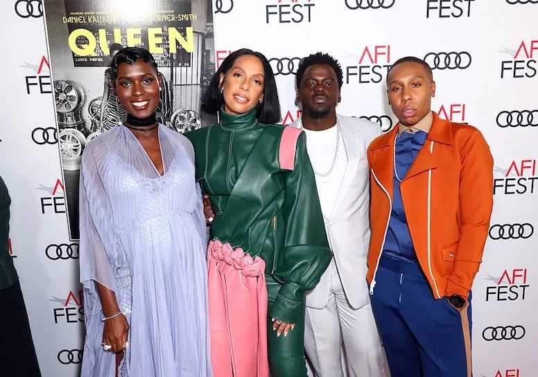 17c.com团队与国际明星在红毯上的合影